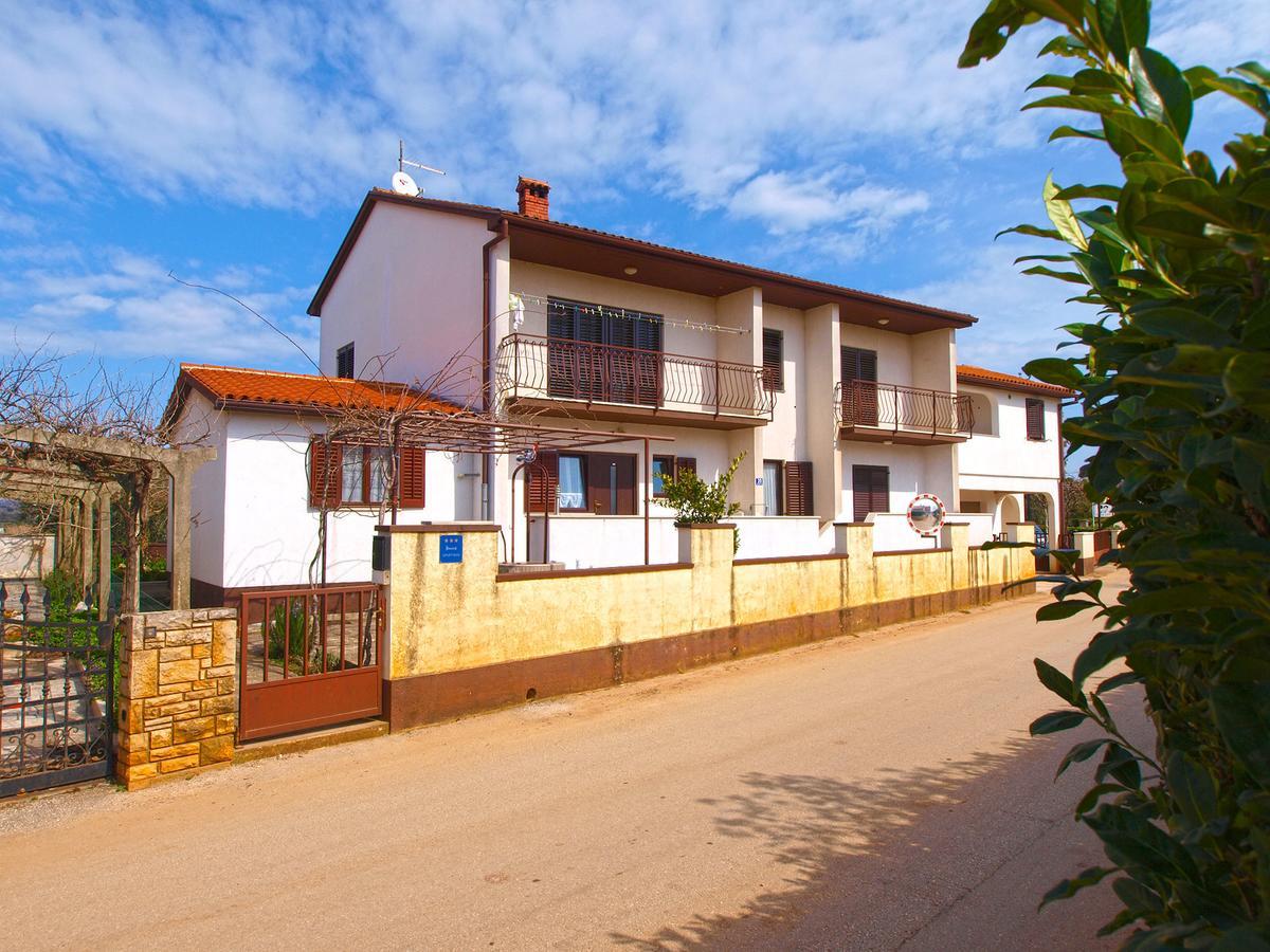Apartments Ivan 1031 Fažana Exterior foto